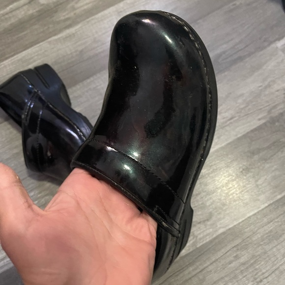 Nursing Clogs - Picture 3 of 4